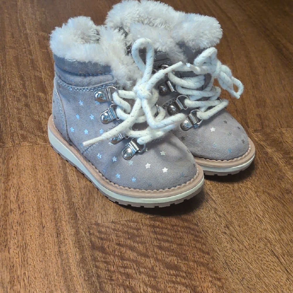 Cozy Gray Kids Boots with Star Pattern